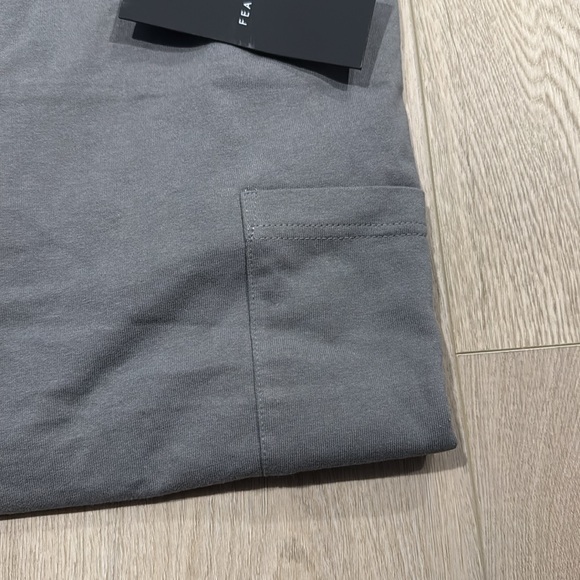 2 Men solid t-shirts (Feature brand) - Picture 3 of 8